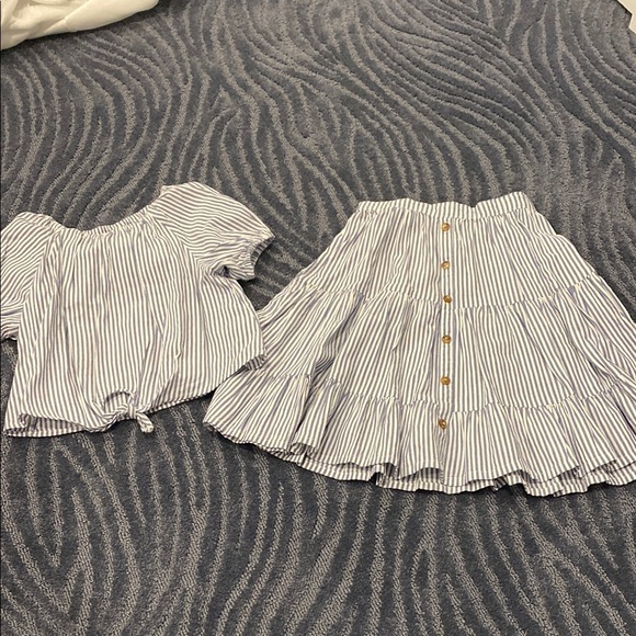 Old Navy girls striped blue and white two-piece set - Picture 1 of 2
